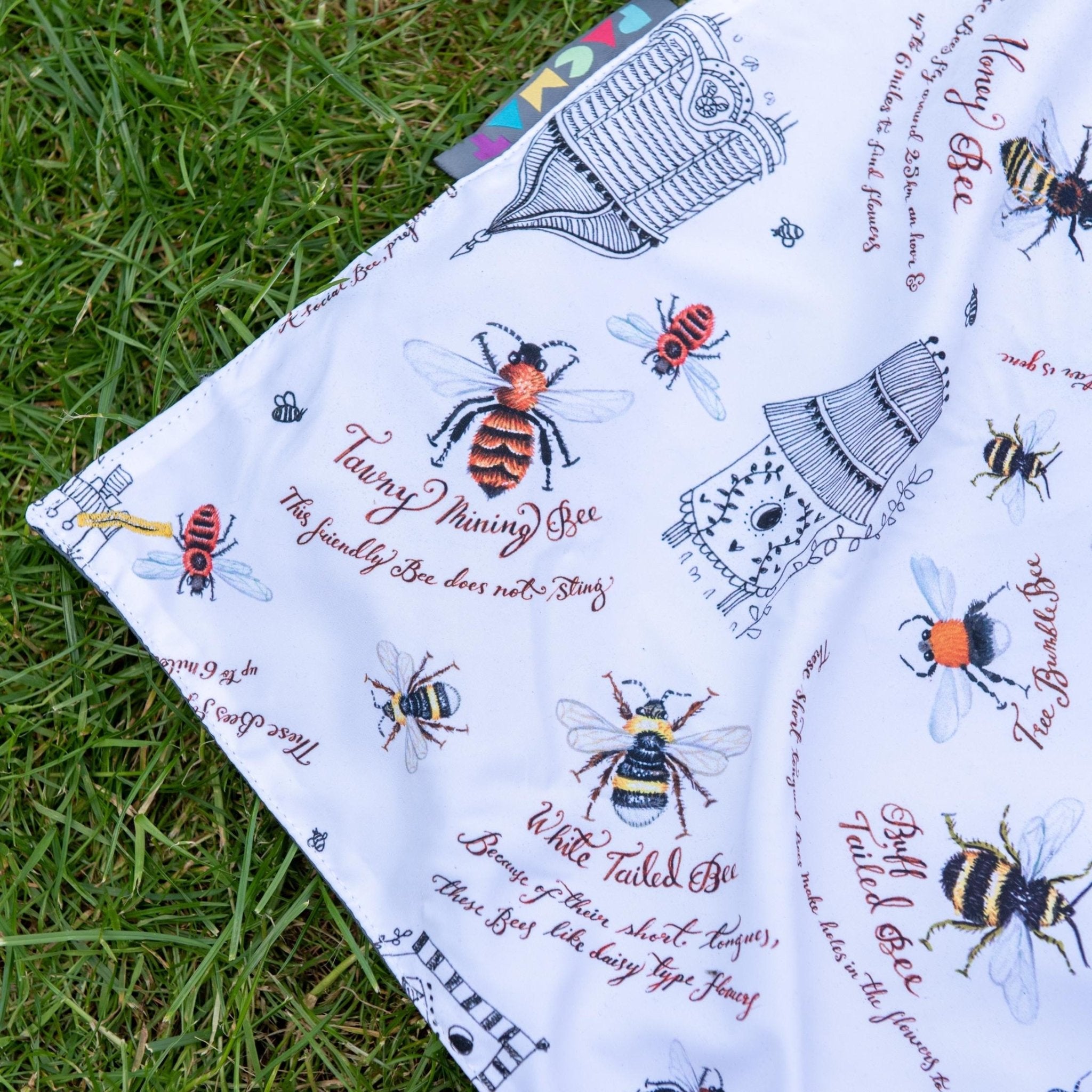 Pacmat - Bee Print Waterproof Picnic Blanket, Recycled Materials, XL - Buy Me Once UK