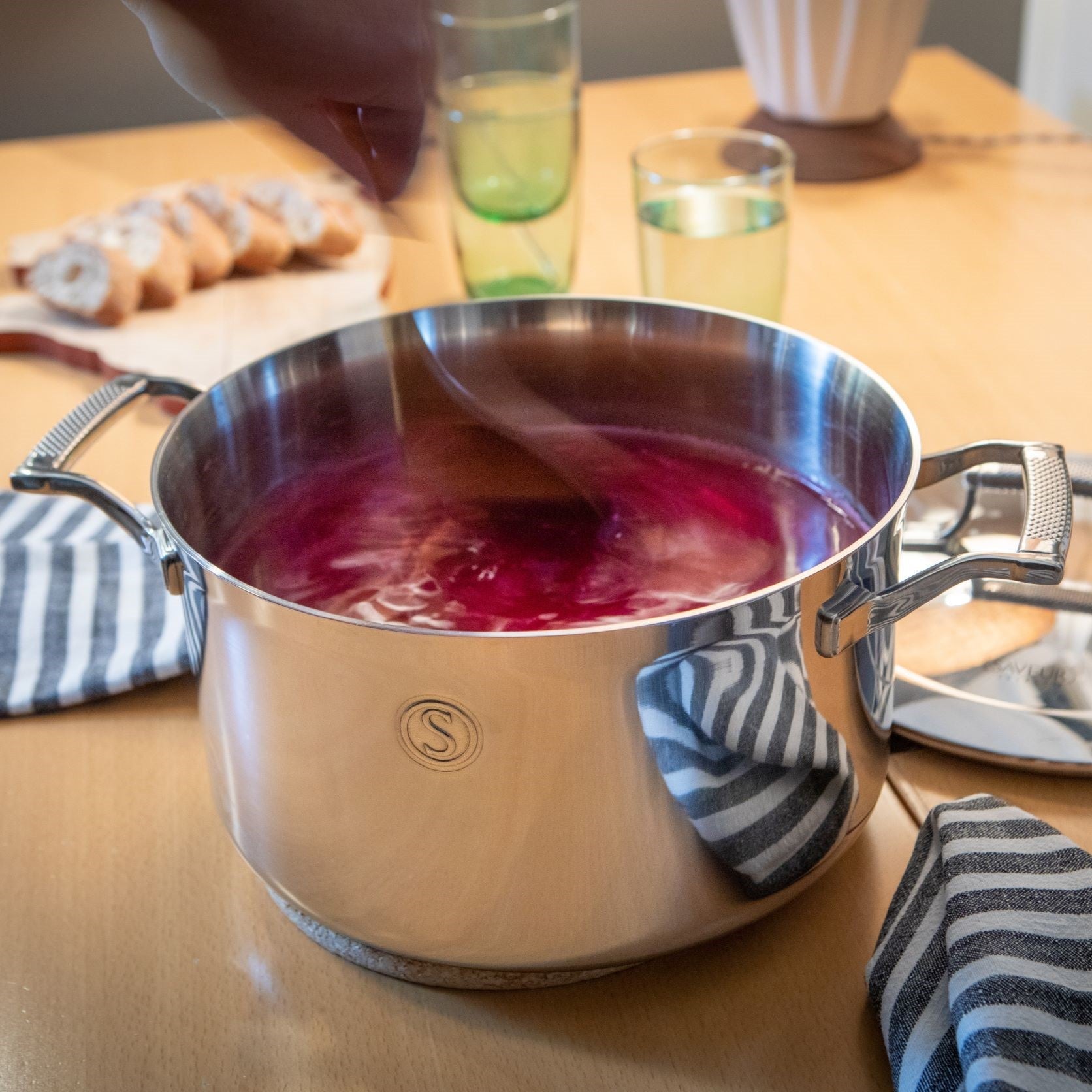 SAVEUR Selects - Tri-ply Stainless Steel Stockpot with Insulated Lid, 25cm - Buy Me Once UK